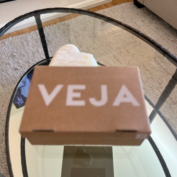 Veja White Leather Sneakers - Picture 2 of 11